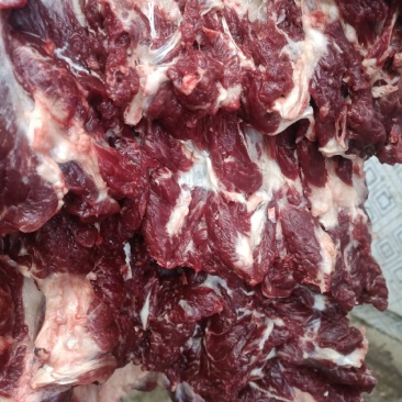 鲜驴肉，带皮驴肉，保证纯驴肉纯干肉，货真价实，保证质量！