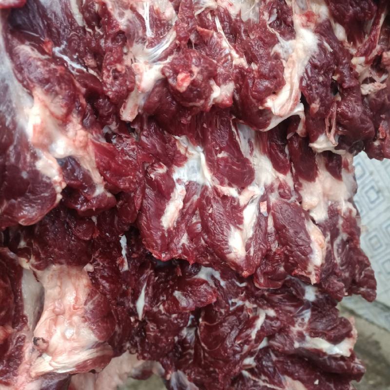 鲜驴肉，带皮驴肉，保证纯驴肉纯干肉，货真价实，保证质量！