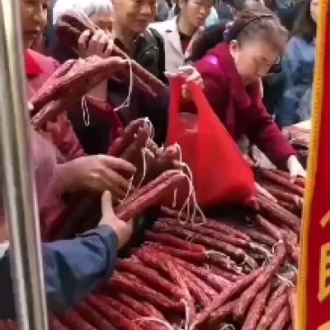 香肠，纯猪肉香肠。