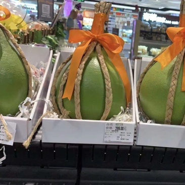 红宝石青柚果品质口感较好，品质优等货源充足