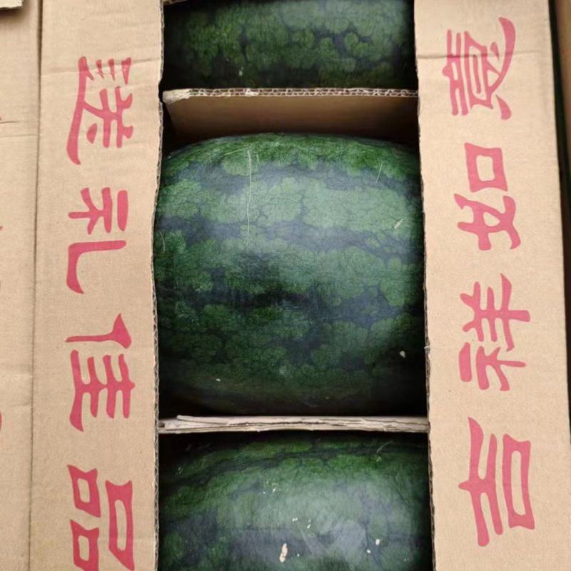 黑美人，外表坚应，可是口感好，果面光华，含糖13%以上