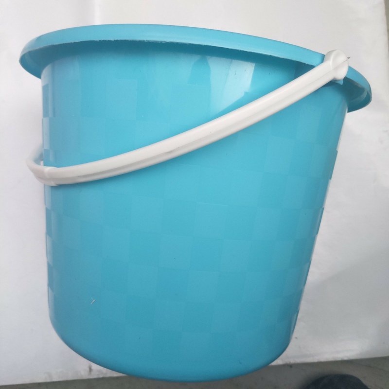 便携塑料桶小水桷儿童户外钓鱼沙滩用族行家用厂家批发。
