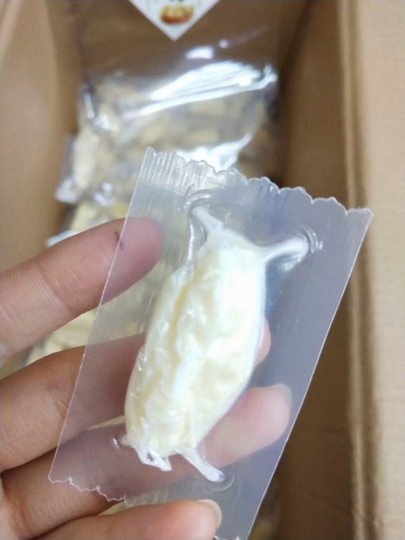 新疆奶疙瘩奶醇原味酸奶味两种口味奶香浓郁不粘牙