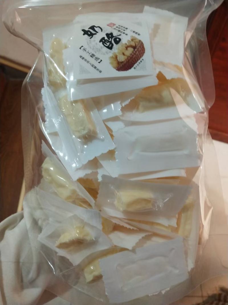新疆奶疙瘩奶醇原味酸奶味两种口味奶香浓郁不粘牙