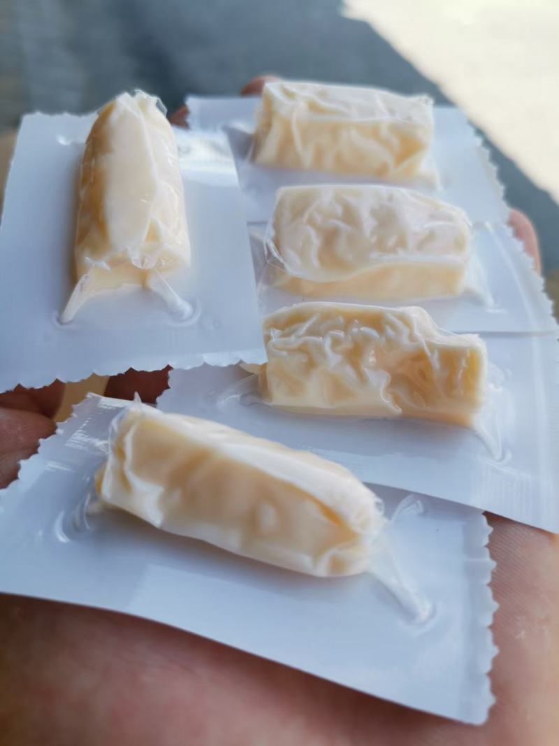新疆奶疙瘩奶醇原味酸奶味两种口味奶香浓郁不粘牙