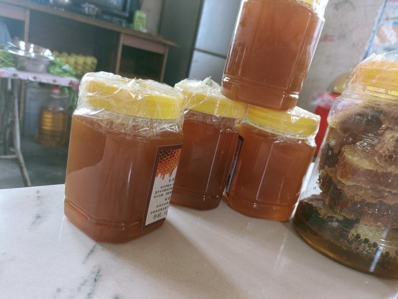 今天又找了一窝还有点蜜。家里还有纯野生中蜂土冬蜜