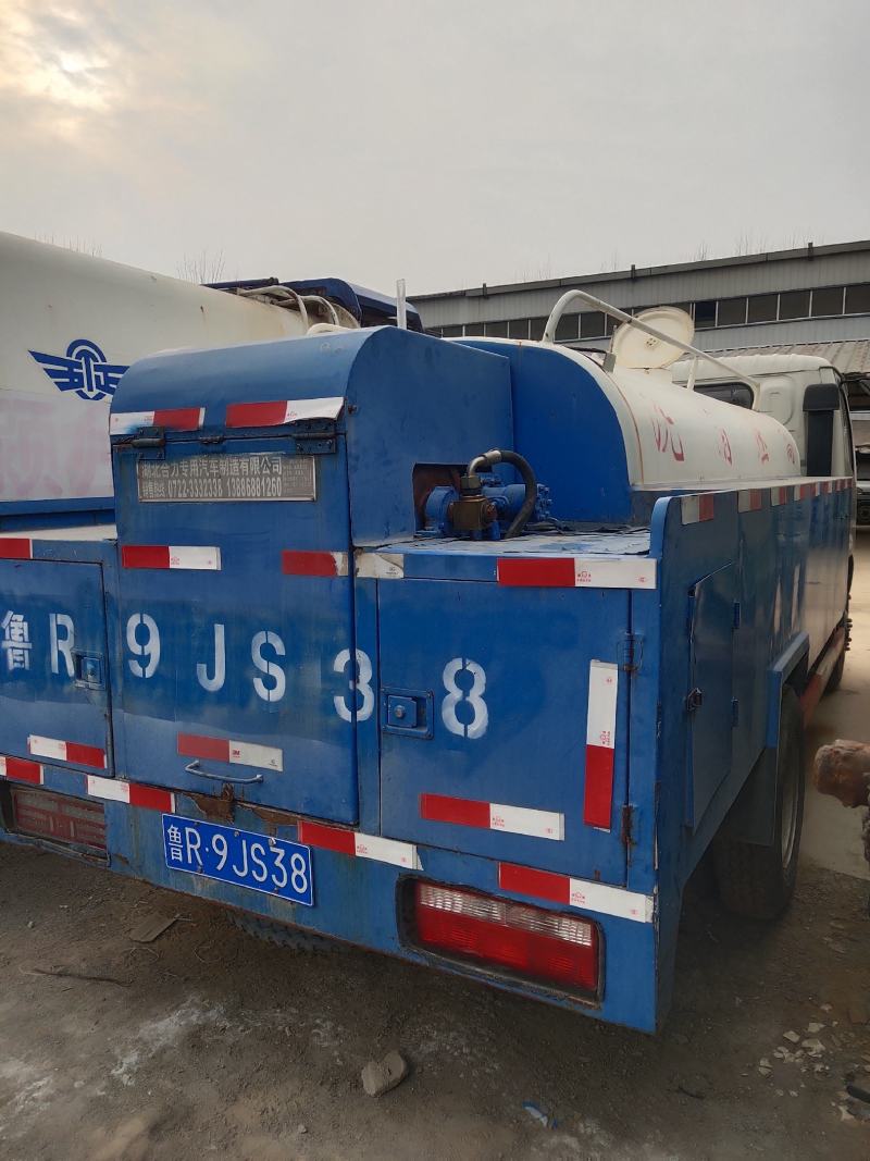 农用三轮车吸粪车，国五洒水车质量保证欢迎采购