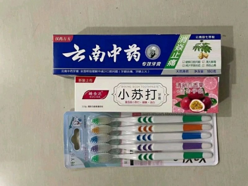 地摊货源牙膏三件套1O元模式买云南中药牙膏送小苏打牙膏送