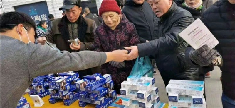 地摊货源牙膏三件套1O元模式买云南中药牙膏送小苏打牙膏送