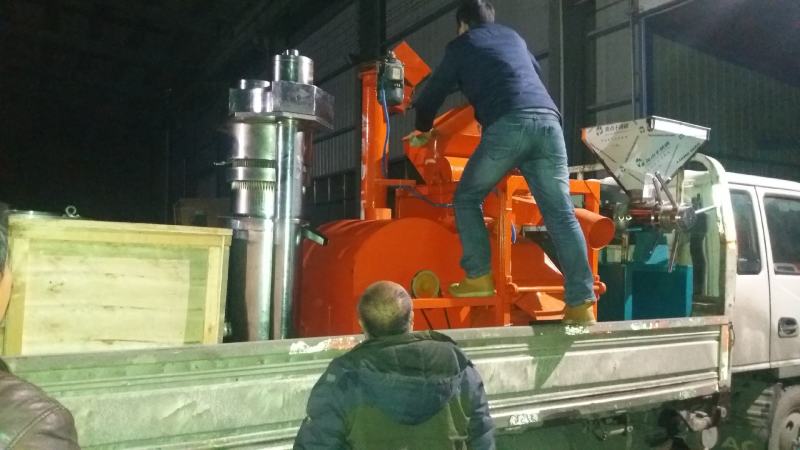 榨油机及精炼设备，产品自动温控，一机多用。冒渣省，压力大