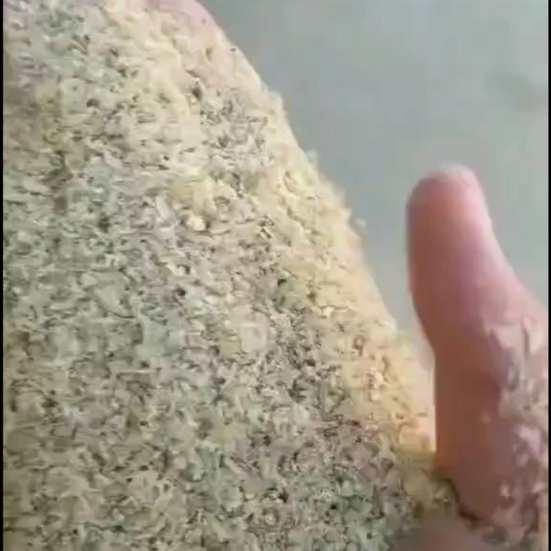 碎米油糠粉，可代替麸皮使用，价格比麸皮便宜。