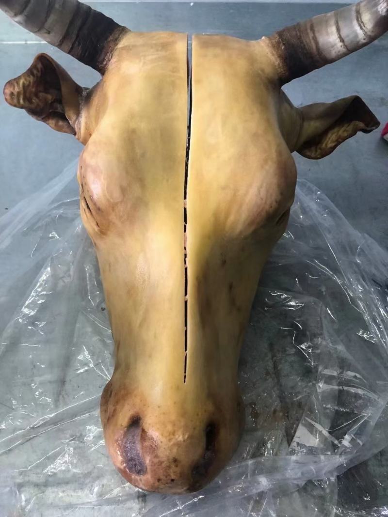 火燎牛头，带皮牛头去皮牛头都有，价格美丽