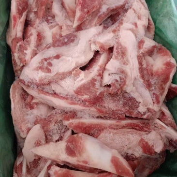多肉月牙骨，带肉月牙骨，小块月牙骨都有，价格低，欢迎询价