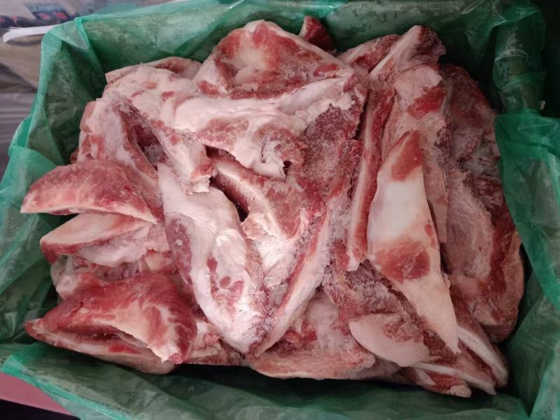 多肉月牙骨，带肉月牙骨，小块月牙骨都有，价格低，欢迎询价