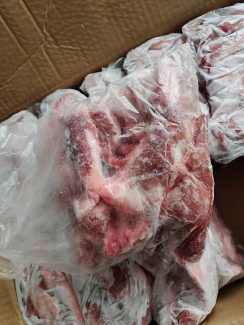 多肉月牙骨，带肉月牙骨，小块月牙骨都有，价格低，欢迎询价
