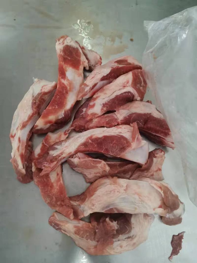 多肉月牙骨，带肉月牙骨，小块月牙骨都有，价格低，欢迎询价