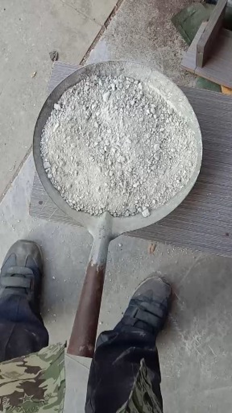 红薯淀粉通过人工精选，耐心，细致的操作过程，才提炼出毛粉