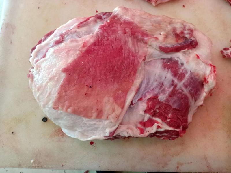 精修羔羊排，一块4斤左右，半育肥羔羊排，鲜冻。