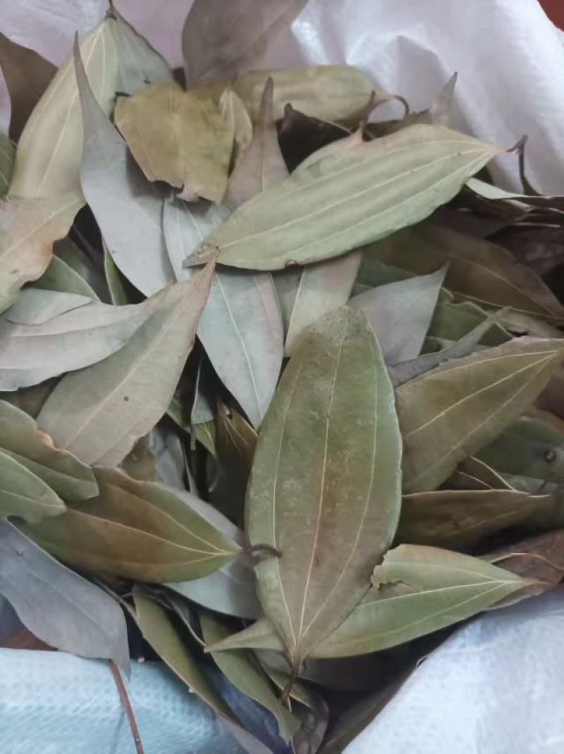 香叶，产于湘桂交界的瑶乡，这里昼夜温差大，孕就浓厚的香味