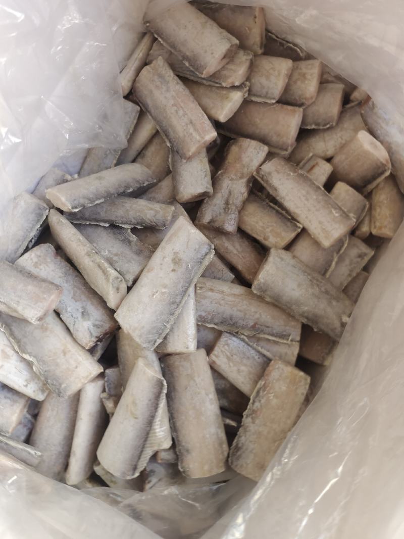 刀鱼段，带鱼段薄冰衣各种规格，需要联系，价格便宜