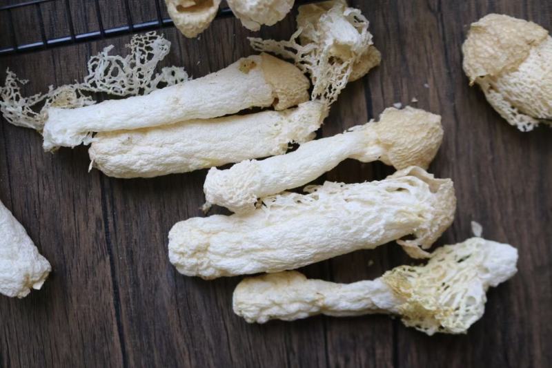 特级精选贵州野生中号AA竹笙颜色白饱满厚肉贵州竹笙久炖不