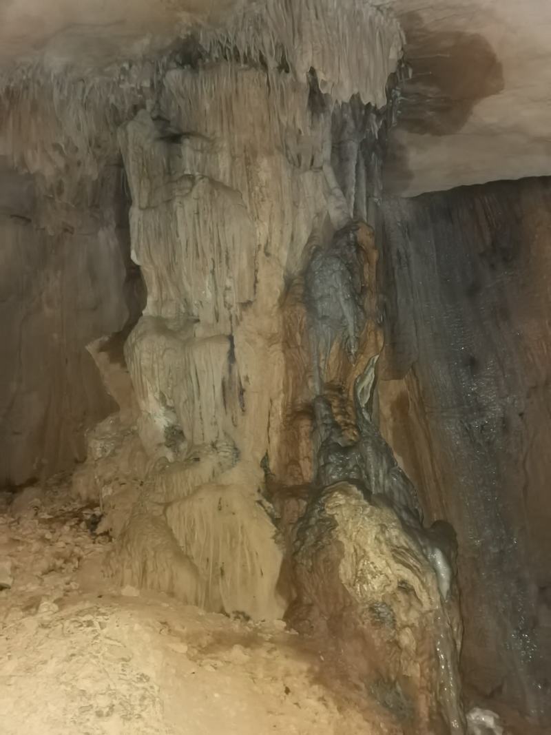 石笋大瑶山里岩洞百年千年自然形成的石笋