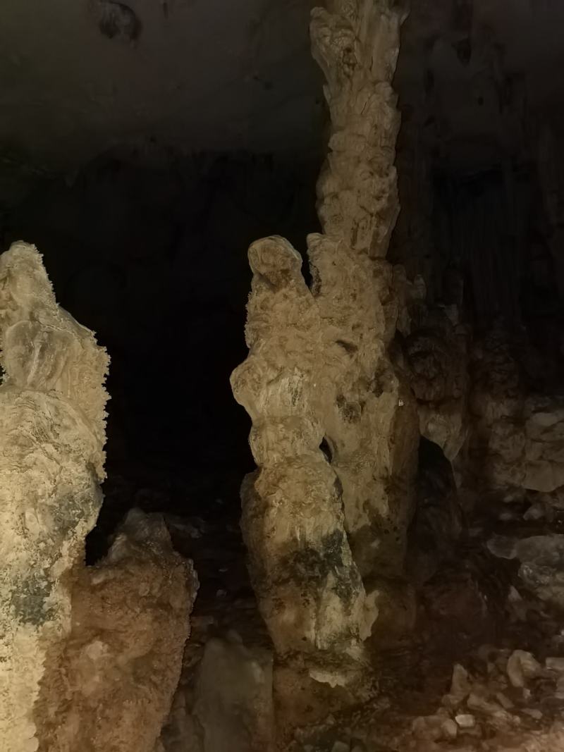 石笋大瑶山里岩洞百年千年自然形成的石笋