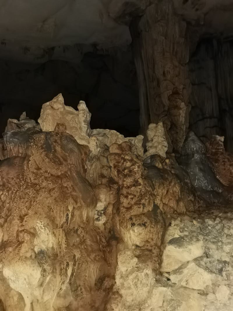 石笋大瑶山里岩洞百年千年自然形成的石笋
