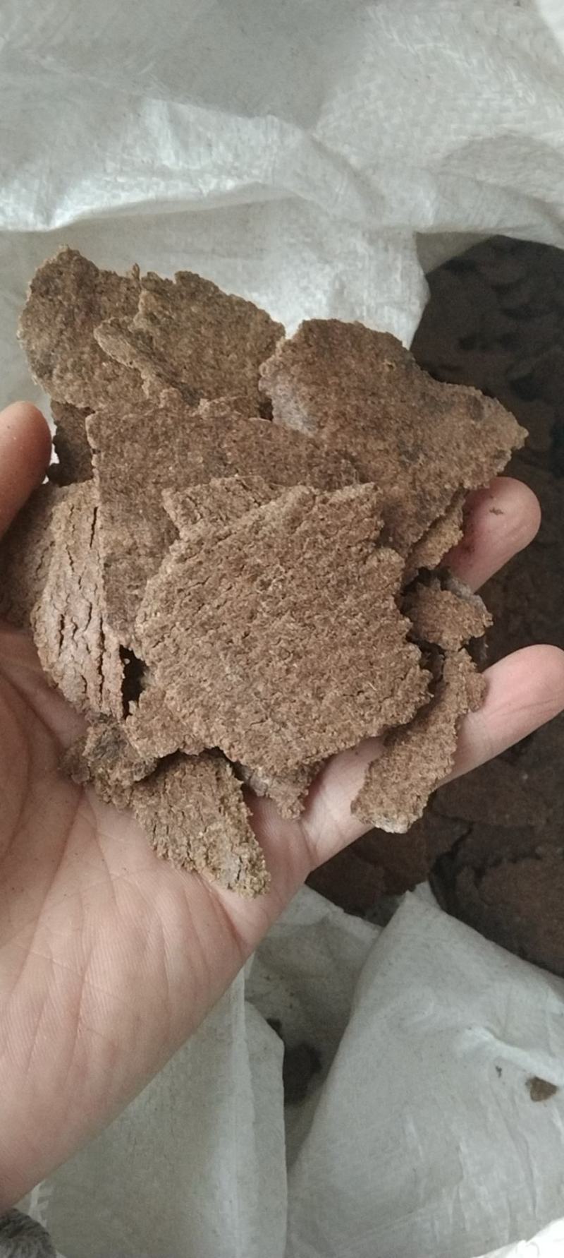 本公司常年出售菜籽饼质量保证做肥料饲料都