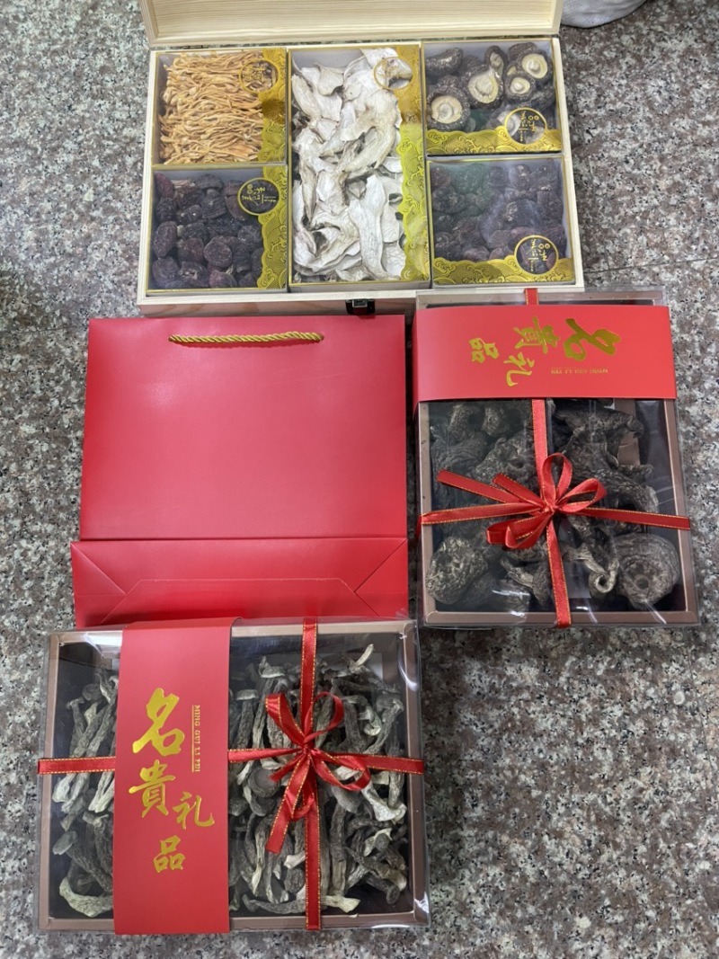 海鲜菇、新货、干度、颜色靓各种规格齐全、各种礼盒