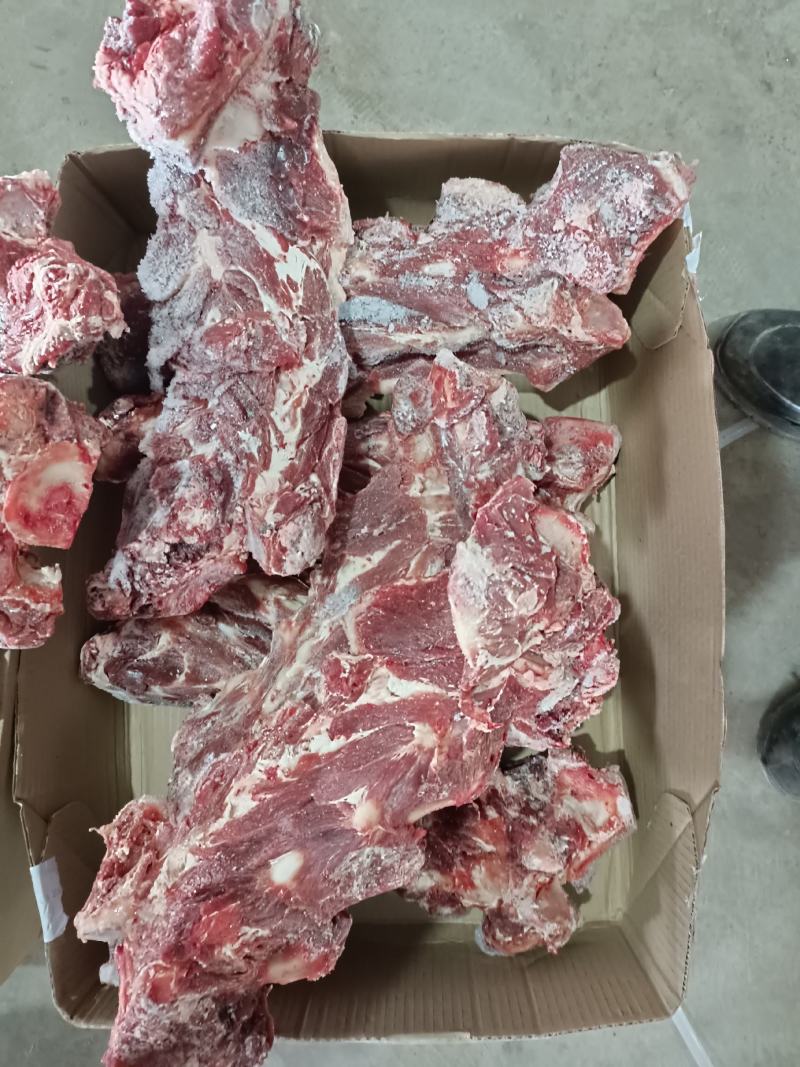 牛脖骨，价格合适肉含量高。牛骨火锅自助优选。