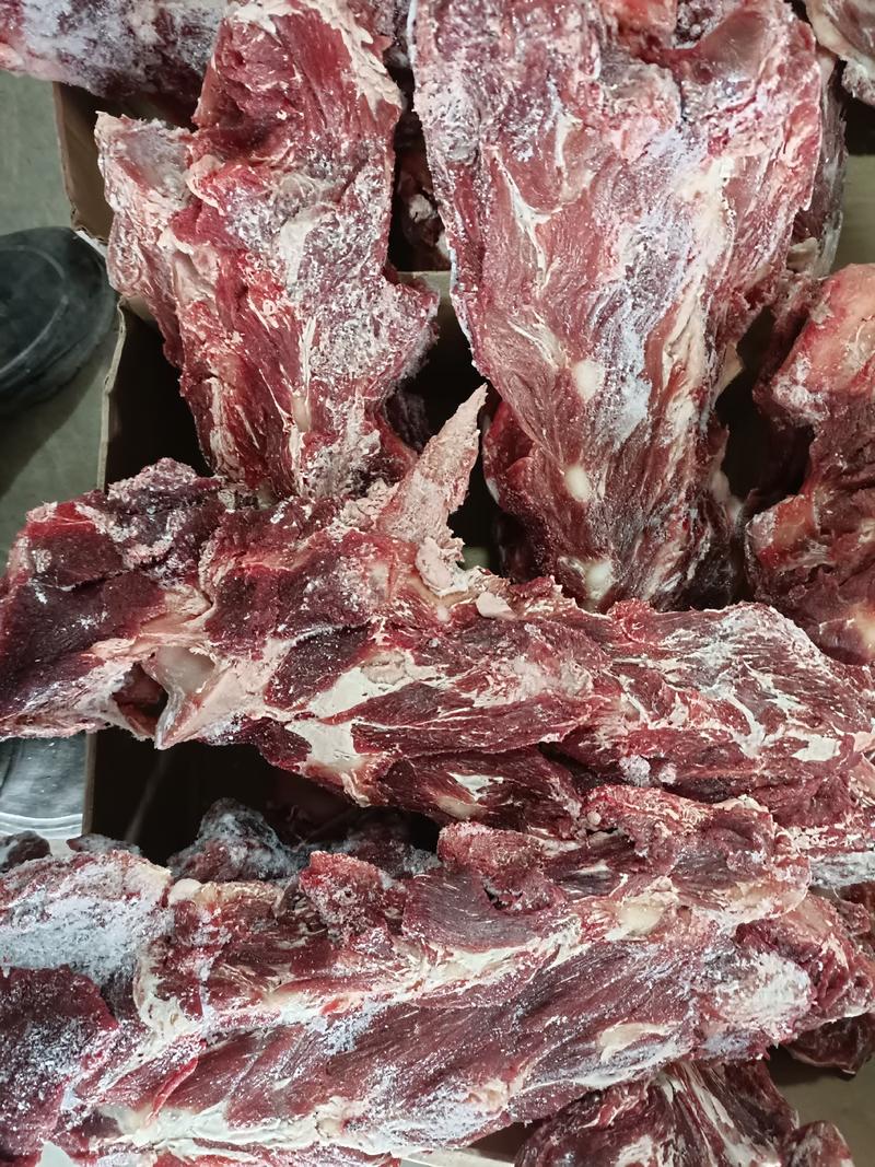 牛脖骨，价格合适肉含量高。牛骨火锅自助优选。