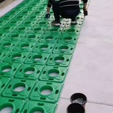 生态浮岛，降低水中氮鏻，钾含量，打造水上景观