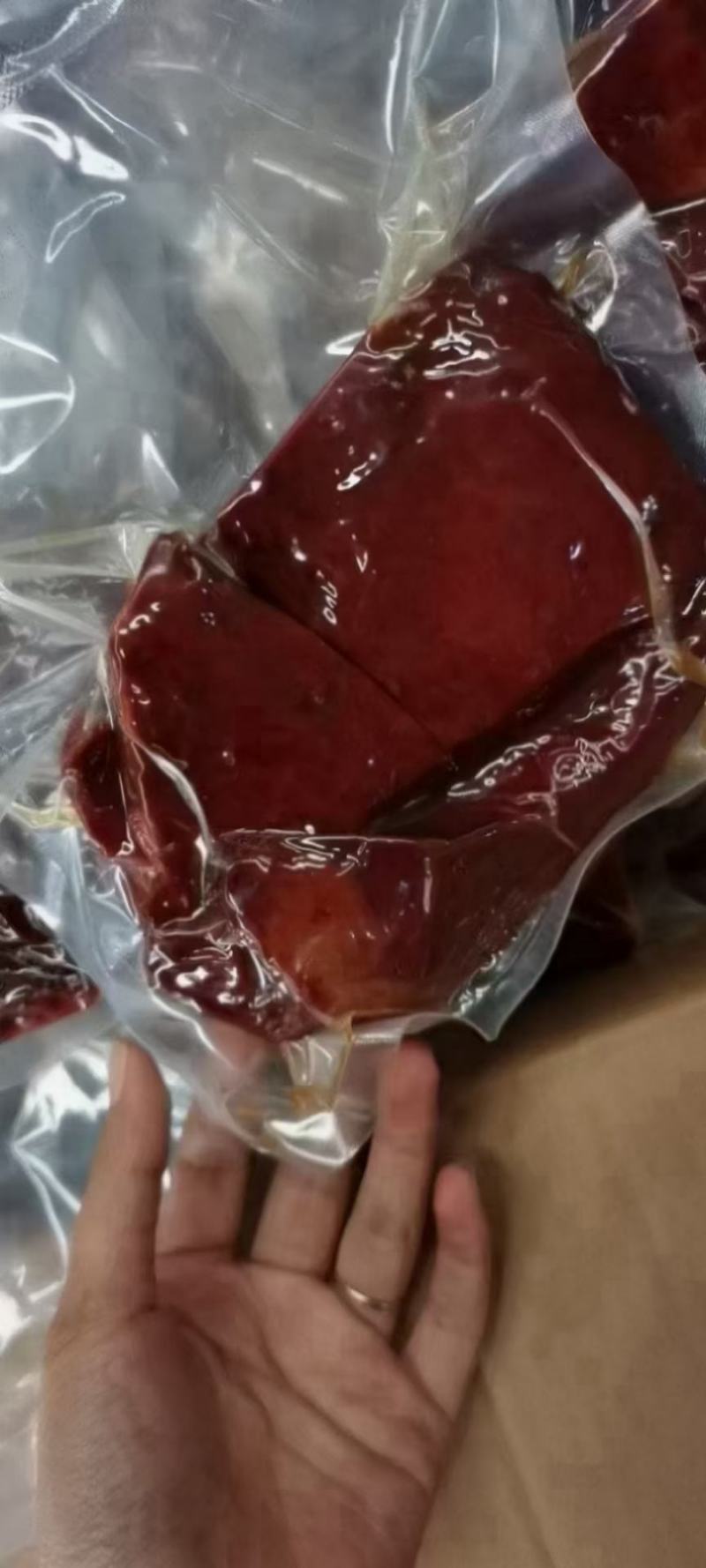 牛肉味跑江湖麻辣猪肉酱香手撕牛肉干食品酱肉地摊展会酱肉