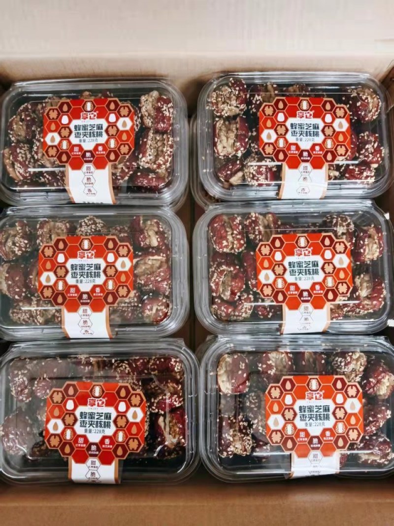 芝麻蜂蜜红枣夹核桃手工制作好吃枣夹核桃厂家直供