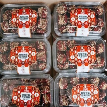 芝麻蜂蜜红枣夹核桃手工制作好吃枣夹核桃厂家直供