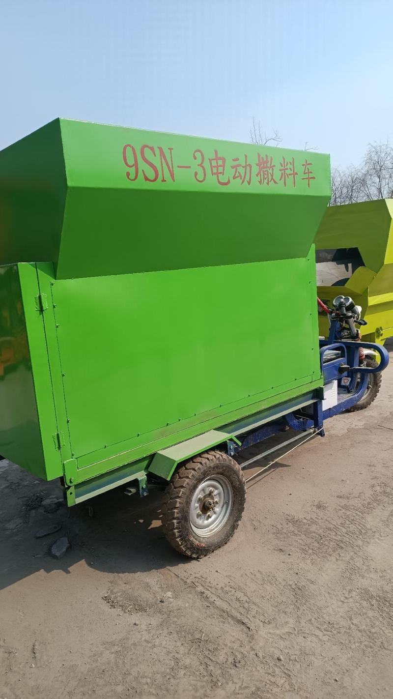 9SN-3电动撒料车，一面单口撒料车。养殖户的得力助手。