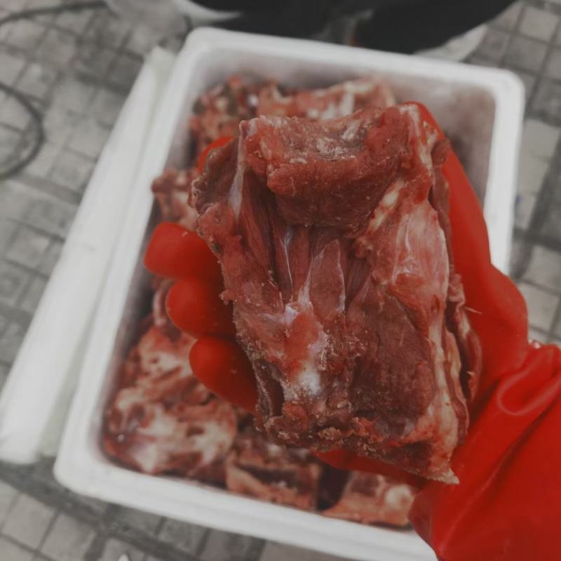 带肉脊骨！！！颜色鲜亮，！！！！！！！！？！！！