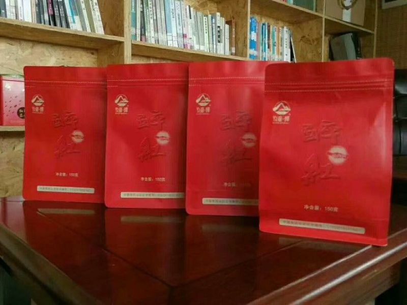 醉红【品名】牧童蝉·醉红【由来】古树红茶传统工艺