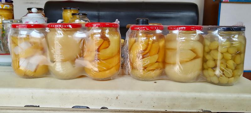 3连包黄桃，什锦，梨，苹果，葡萄，水果罐头。