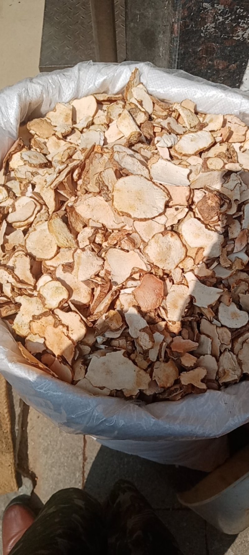 纯野生湖南土茯苓干片，23年新货，肉质粉白，无硫手工切片