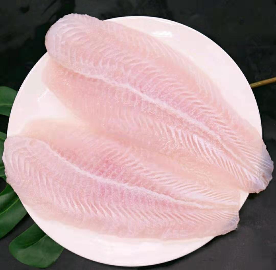 鲜椒过水鱼的食材准备过程