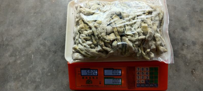 方竹盐干笋无硫，在加工吃的时候需要用冷水泡，退盐适当即可