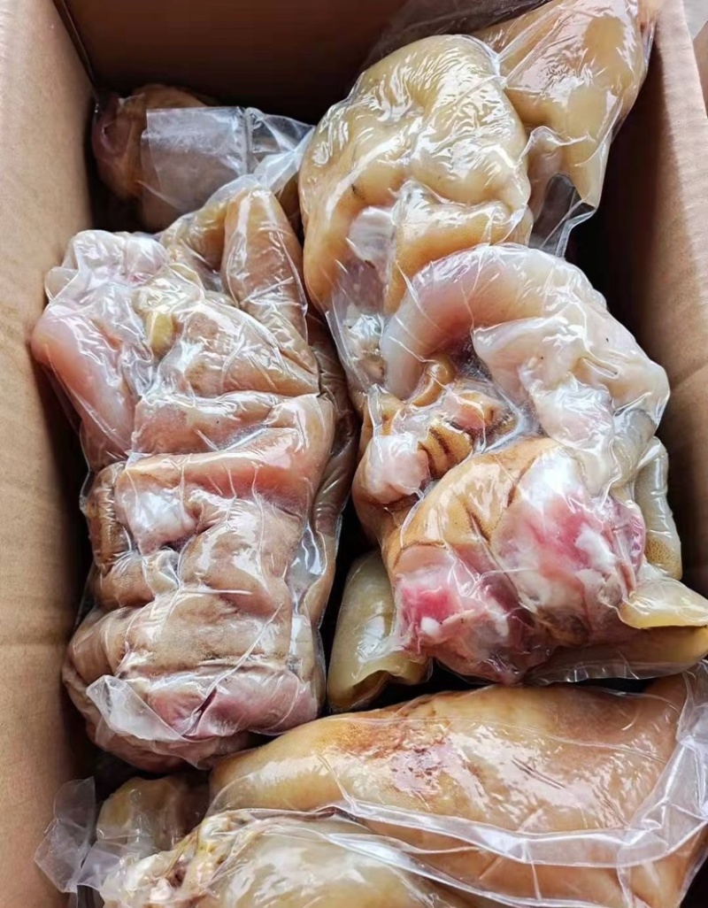 熟牛蹄：去骨熟牛蹄，一手货源每天新鲜加工，无任何添加剂。