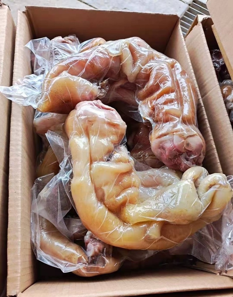 熟牛蹄：去骨熟牛蹄，一手货源每天新鲜加工，无任何添加剂。