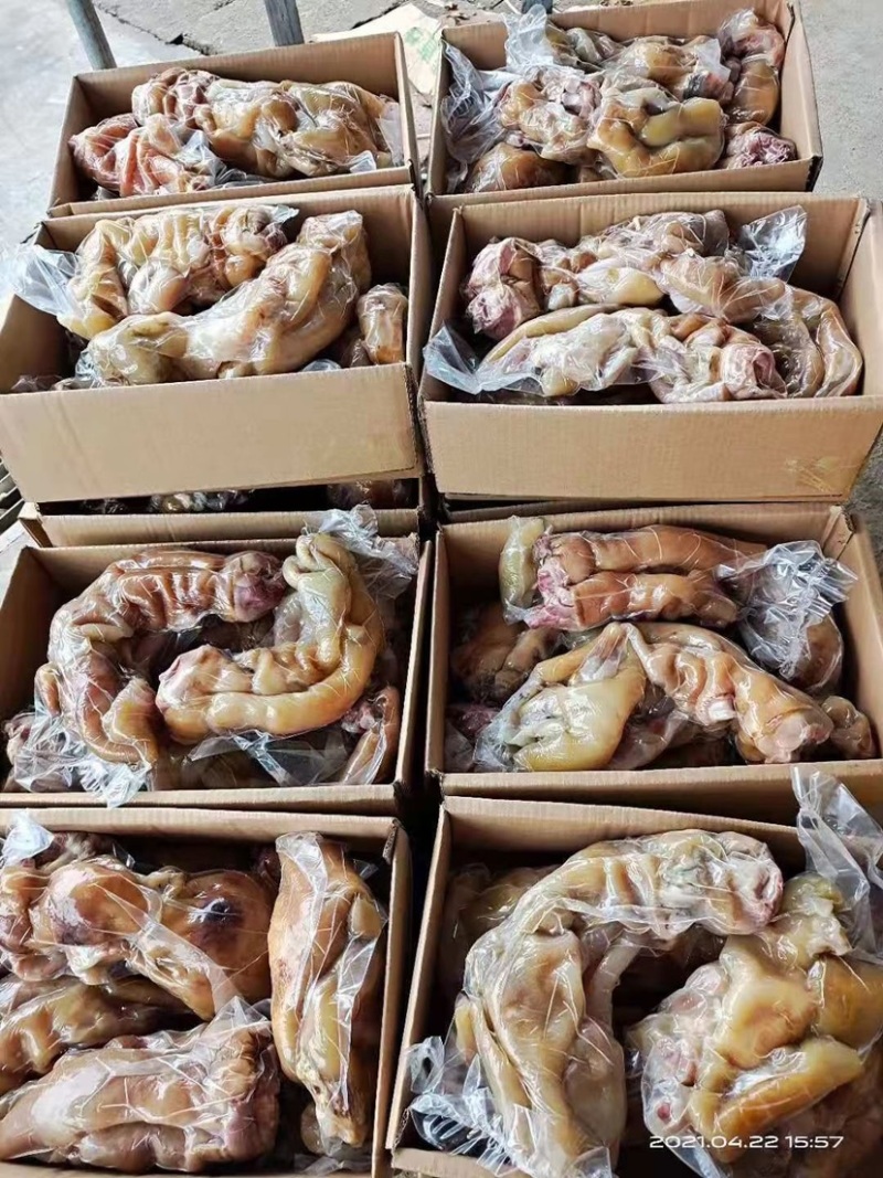 熟牛蹄：去骨熟牛蹄，一手货源每天新鲜加工，无任何添加剂。