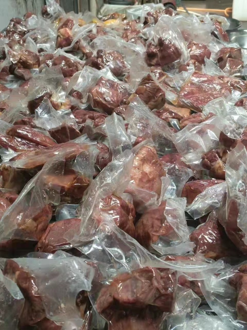 带皮驴肉质量保证，肉质鲜美，欢迎各位老板采购