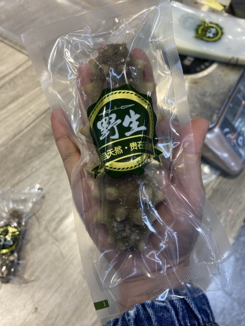 即食海参，口感有劲道，品质如图，n可以炖菜。