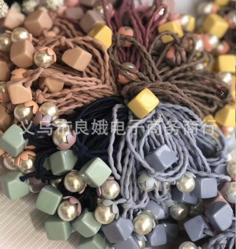 地摊一元模式皮筋头绳发绳头花发圈高弹力皮筋扎头发绳包邮。