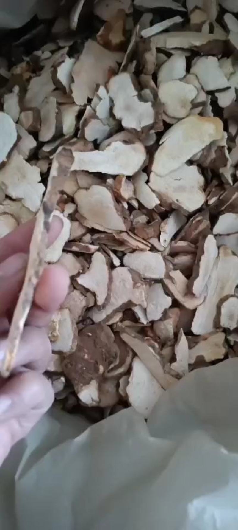 足干无硫土茯苓干块，太阳自然暴晒，无添加，自己砍块